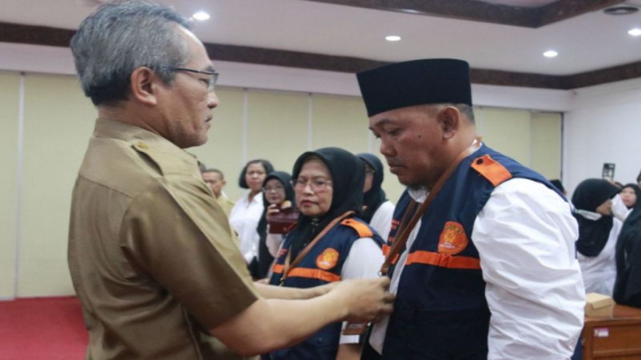 Bupati Bantul Abdul Halim Muslih mengukuhkan Satgas PPA di Kabupaten Bantul, Daerah Istimewa Yogyakarta, Senin (26/6/2023). (ANTARA/HO-Kominfo Pemkab Bantul)