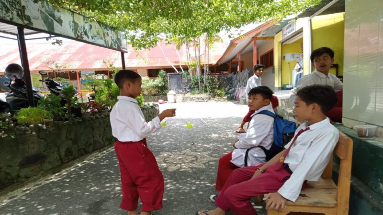 Ilustrasi: aktivitas siswa di salah satu SDN di Kota Mataram, Provinsi Nusa Tenggara Barat. (ANTARA/Nirkomala)
