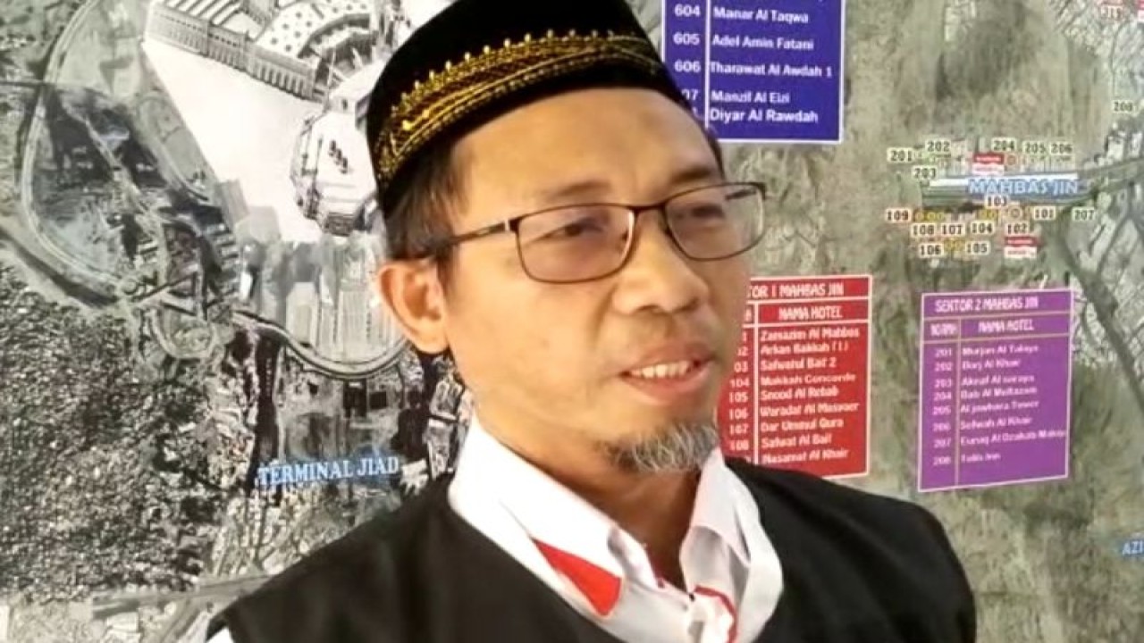 Kepala Bidang Bimbingan Ibadah PPIH Arab Saudi Suratman saat ditemui di Kantor Daerah Kerja Mekkah PPIH Arab Saudi, Senin (26/6). ANTARA/HO-MCH 2023