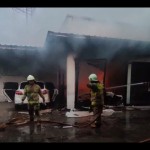 Sebuah bengkel mobil di Kembangan terbakar akibat arus pendek-1685672143