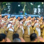 Sejumlah ASN mengikuti apel di Balai Kota Bandung, Kota Bandung, Jawa Barat. (ANTARA/HO-Humas Pemkot Bandung)-1687512653