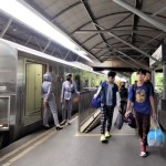 Sejumlah penumpang berada di Stasiun Gubeng Surabaya. ANTARA/HO-Humas PT KAI Daop 8-1687944285
