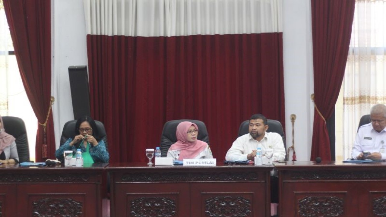 Sekda Kalbar Harisson menjadi tim penilai lomba inovasi Desa dan Keluarahan se-Kalbar 2023, Kamis (22/06/2023). (ANTARA/HO-Humas)