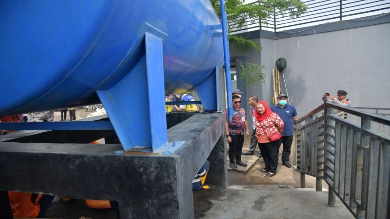 Wali Kota Semarang Hevearita Gunaryanti Rahayu bersama jajaran saat mengecek rumah pompa di Semarang, Senin (12/6/2023). (ANTARA/HO-Pemkot Semarang)