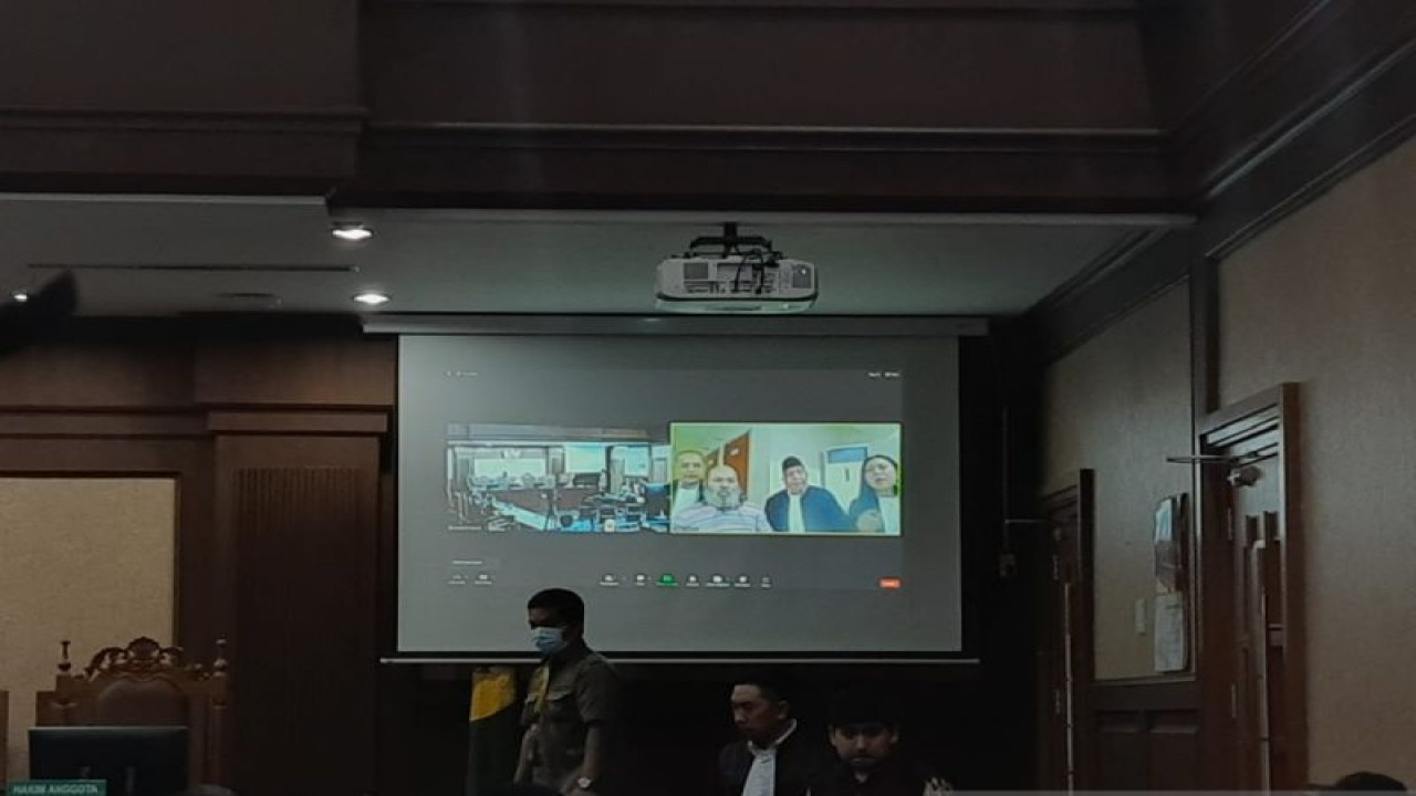 Suasana persidangan Gubernur Papua nonaktif Lukas Enembe terkait penerimaan suap dan gratifikasi secara offline, di Pengadilan Negeri Jakarta Pusat, Senin (12/6/2023). ANTARA/Putu Indah Savitri