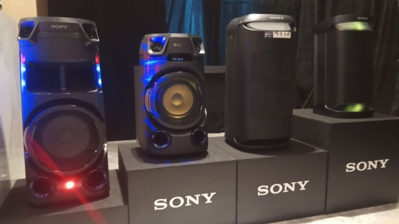 Deretan produk audio dari Sony yang dihadirkan pada acara peluncuran yang diselenggarakan di Hotel InterContinental Pondok Indah, Jakarta Selatan pada Jumat. (ANTARA/Farhan Arda Nugraha)