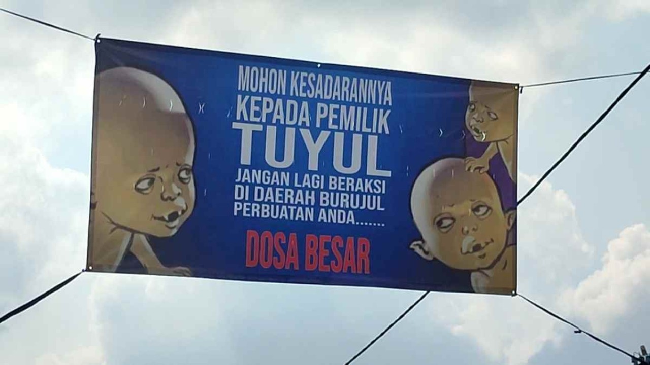 Spanduk peringatan kepada pemilik tuyul di Tasikmalaya/ist      