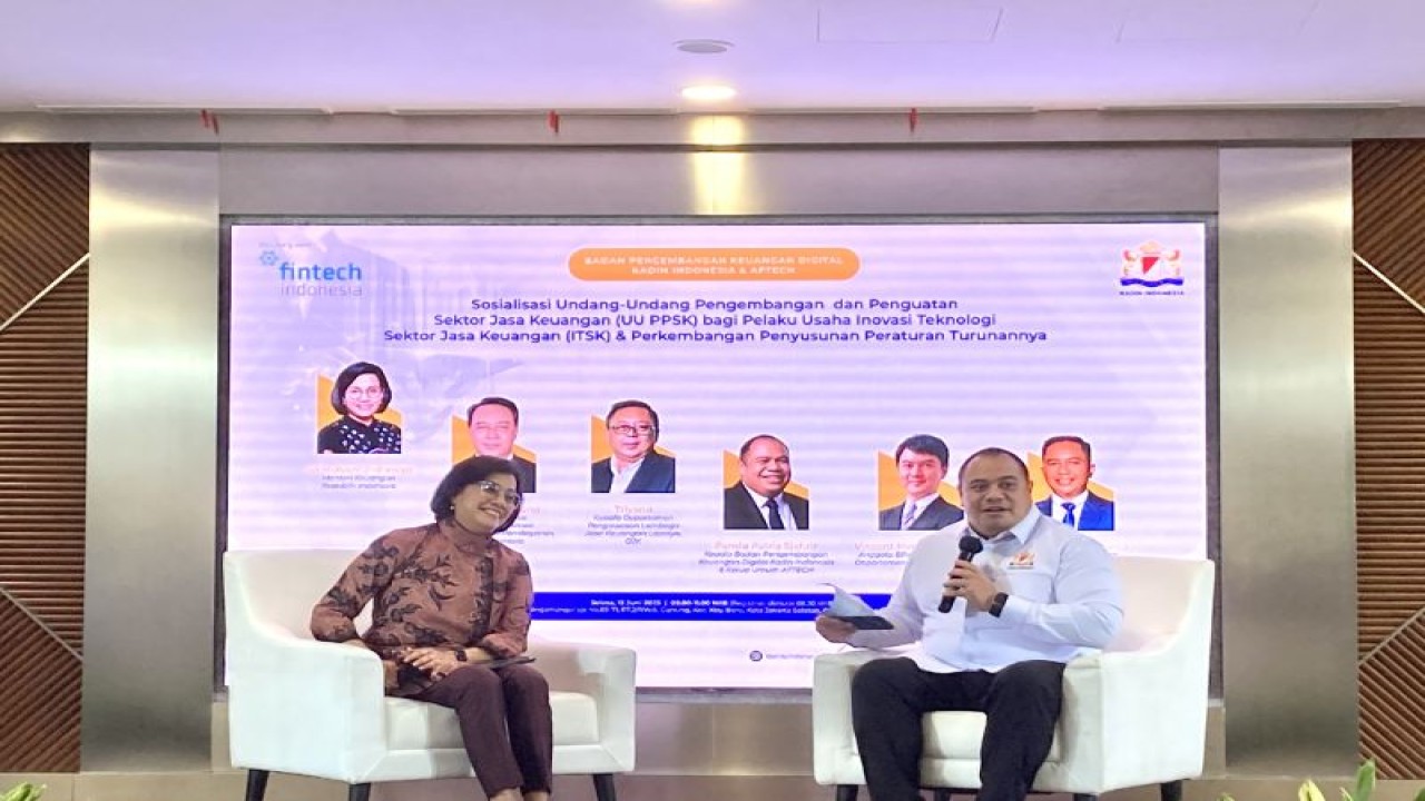 Menteri Keuangan (Menkeu) Sri Mulyani dalam kegiatan sosialisasi UU P2SK oleh Kadin Indonesia di Jakarta, Selasa (13/6/2023). (ANTARA/Imamatul Silfia)