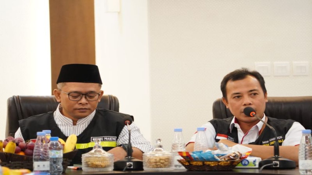 Staf Khusus Menteri Agama Bidang Media dan Komunikasi Publik Wibowo Prasetyo (kiri). ANTARA/HO-MCH 2023
