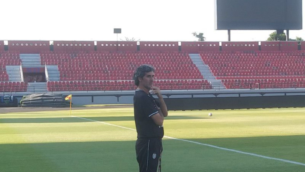 Pelatih Kepala Bali United Stefano Cugurra di Stadion Kapten I Wayan Dipta Kabupaten Gianyar, Bali, Senin (15/5/2023) ANTARA/Dewa Ketut Sudiarta Wiguna