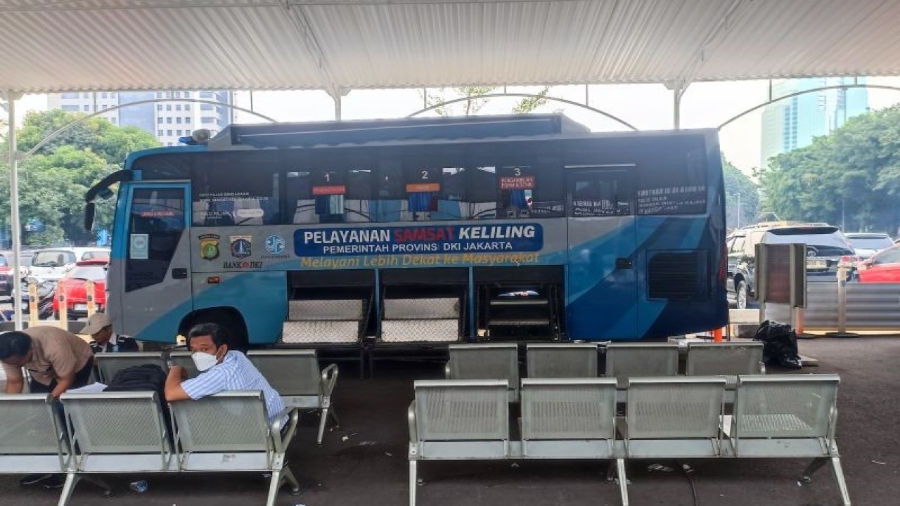 Suasana pelayanan sim keliling di Polda Metro Jaya, Jakarta Selatan, Rabu (24/5/2023) (ANTARA/Ilham Kausar)
