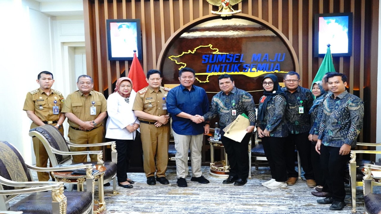 Gubernur Sumsel Herman Deru saat menerima tim BBLK Palembang di Kantor Gubernur Sumsel, Selasa (20/6/2023). (ANTARA/HO-Diskominfo Sumsel)
