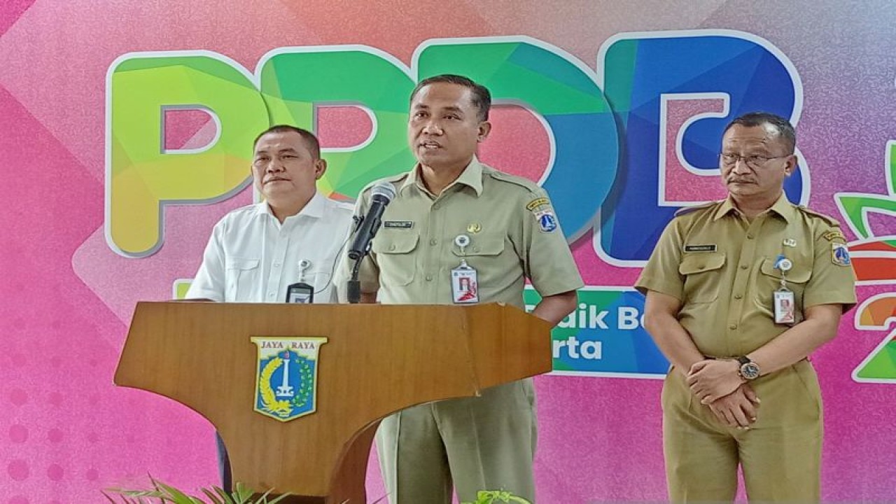 Pelaksana Tugas (Plt) Kepala Dinas Pendidikan Provinsi DKI Jakarta Syaefuloh Hidayat di Kantor Dinas Pendidikan DKI Jakarta, Jalan Jenderal Gatot Subroto, Kuningan, Jakarta Selatan, Senin (12/6/2023). ANTARA/Siti Nurhaliza