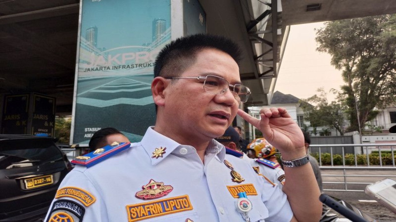 Kepala Dinas Perhubungan (Dishub) DKI Jakarta, Syafrin Liputo di Stasiun MRT ASEAN, Kebayoran Baru, Jakarta Selatan, Kamis (25/5/2023). ANTARA/Siti Nurhaliza
