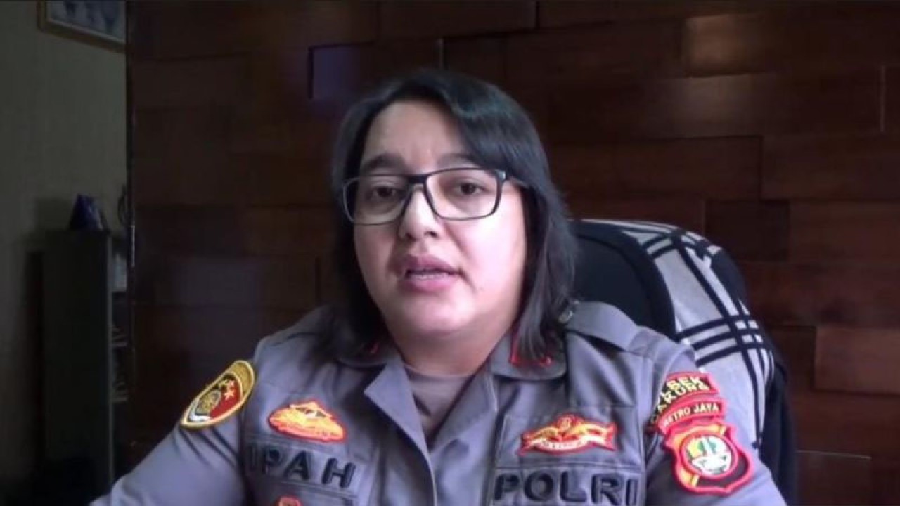 Kapolsek Cakung Kompol Syarifah Chaira saat memberikan keterangan pers di Kantor Polsek Cakung, Jakarta Timur, Rabu (14/6/2023). ANTARA/Syaiful Hakim