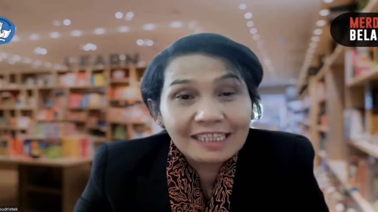 Tangkapan layar Sekretaris Jenderal Kemendikbudristek Suharti dalam peluncuran Pembelajaran Berbasis Teknologi, Informasi, dan Komunikasi (PembaTIK) di Jakarta, Kamis (8/6/2023). (ANTARA/AstridFaidlatulHabibah)
