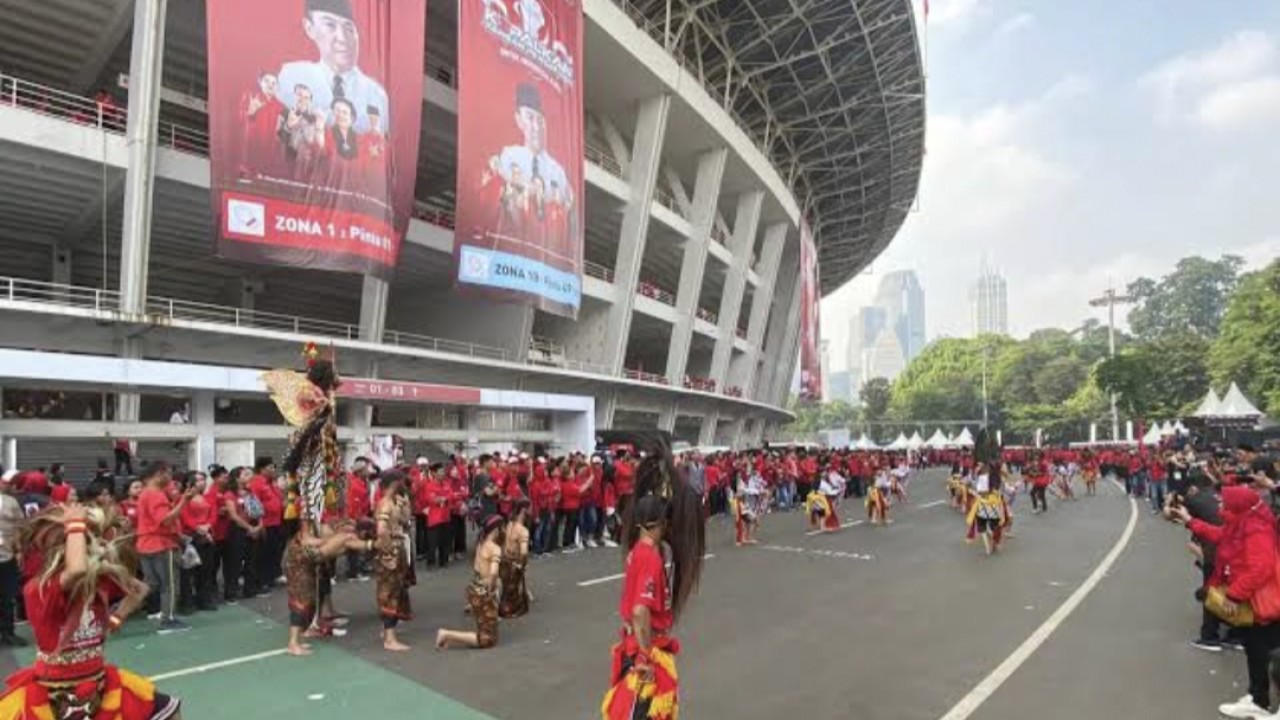 Tari reog dan penampilan angklung di peringatan puncak Bulan Bung Karno