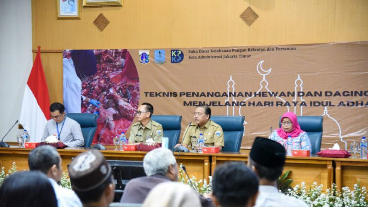 Suasana bimbingan teknis (bimtek) penanganan hewan dan daging kurban menjelang Hari Raya Idul Adha 1444 Hijriah di Kantor Walikota Jakarta Timur, Selasa (20/6/2023). ANTARA/HO-Kominfotik Jakarta Timur