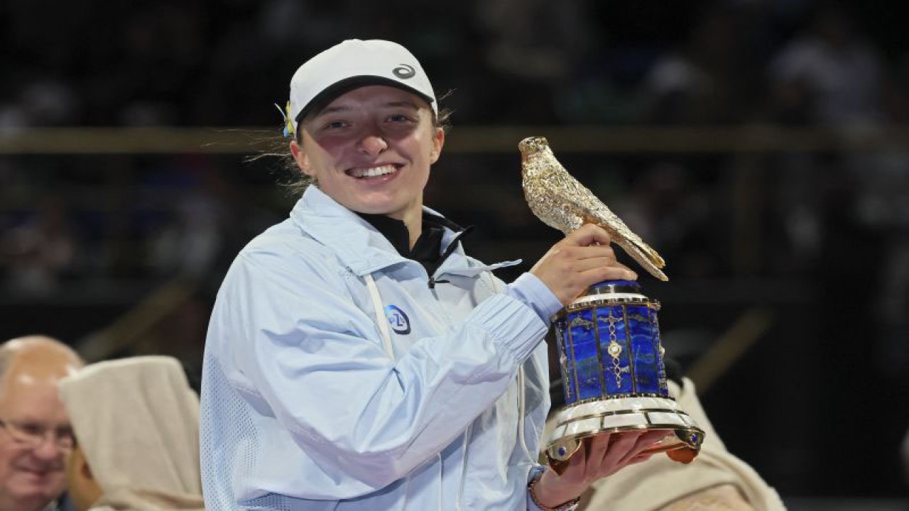 Petenis putri Polandia Iga Swiatek. (AFP/KARIM JAAFAR)