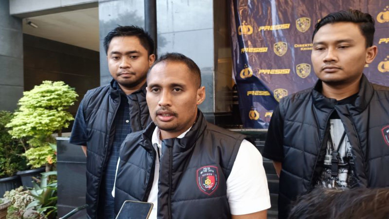 Kasubdit Reserse Mobile (Resmob) Direktorat Reserse Kriminal Umum (Ditreskrimum) Polda Metro Jaya AKBP Titus Yudho Ully saat diwawancarai di Jakarta, Kamis (15/6/2023) ANTARA/Ilham Kausar