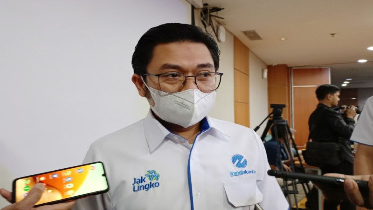 Direktur Utama PT Transjakarta Welfizon Yuza di Gedung DPRD DKI, Jakarta Pusat, Rabu (7/6/2023). ANTARA/Siti Nurhaliza