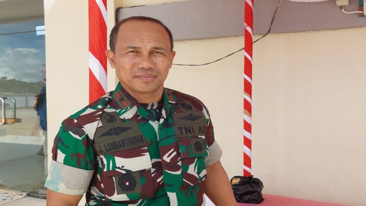 Danrem 181/PVT Brigjen TNI Juniras Lumbantoruan saat di Maybrat, Rabu (28/6) (ANTARA/Yuvensius Lasa Banafanu)