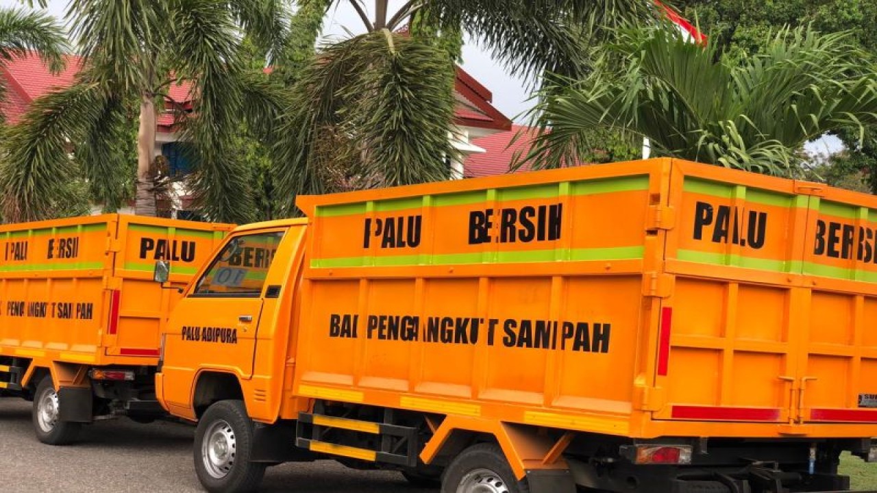 Armada truk pengangkutan sampah baru milik Pemerintah Kota Palu, Sabtu (17/6/2023). (ANTARA/HO-Angel)