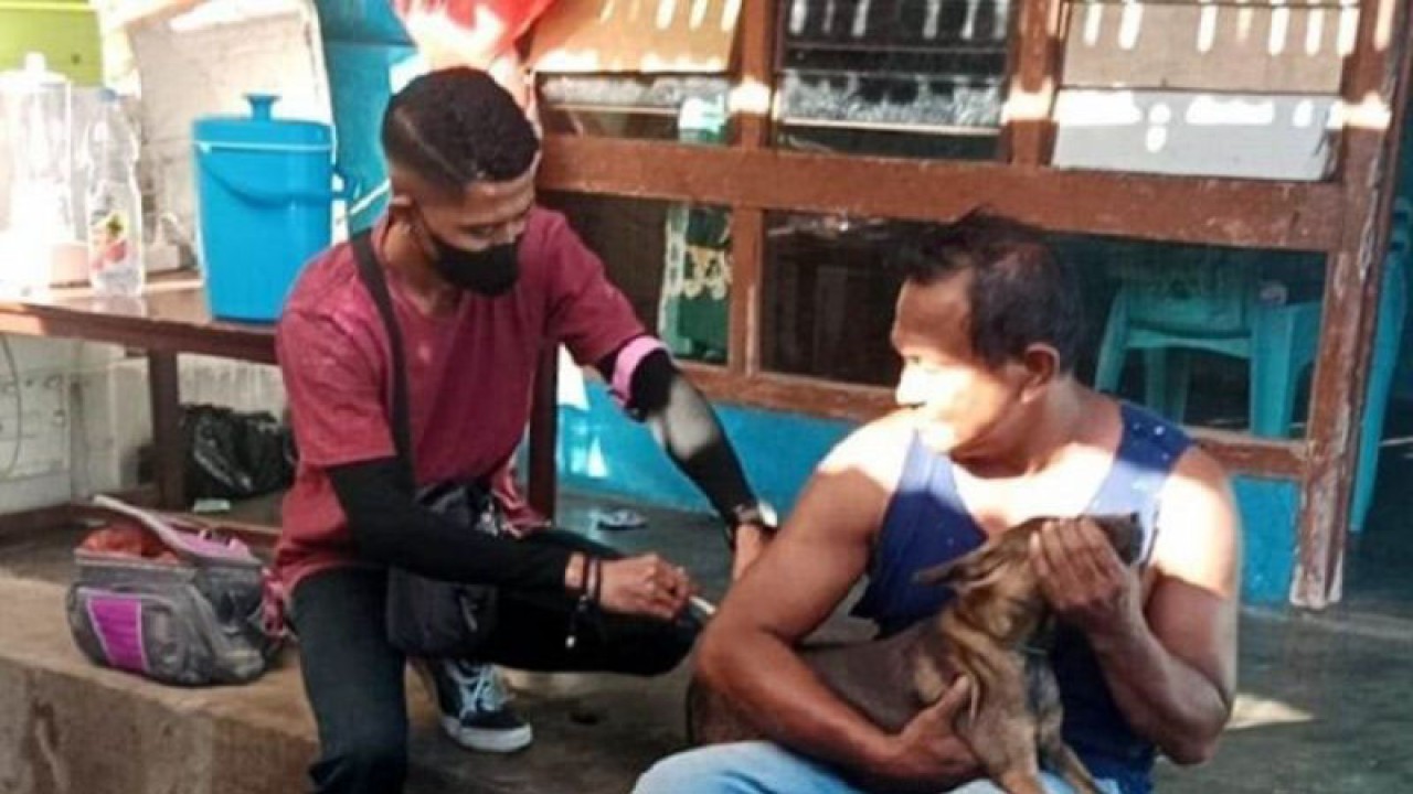 Arsip - Vaksinasi pada hewan peliharaan di Kalbar (ANTARA/HO-)