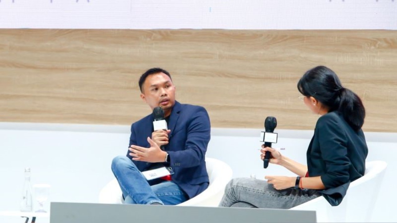 Chief Human Resources Officer Vidio, Alvien Khairullah dalam sesi talkshow acara Grow with Google 2023 menekankan pentingnya sertifikasi bagi pelamar kerja. (ANTARA/HO-Google)