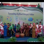 Wakil Wali Kota Bengkulu Dedi Wahyudi dan pihak terkait saat meresmikan aplikasi digital bank sampah 'Salin'. ANTARA/Anggi Mayasari-1686027765