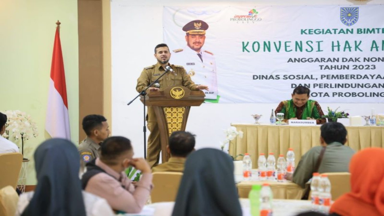 Wali Kota Probolinggo Habib Hadi Zainal Abidin memberikan sambutan dalam bimtek Konvensi Hak Anak (KHA) di Kota Probolinggo, Senin (12/6/2023) (ANTARA/HO-Diskominfo Kota Probolinggo)