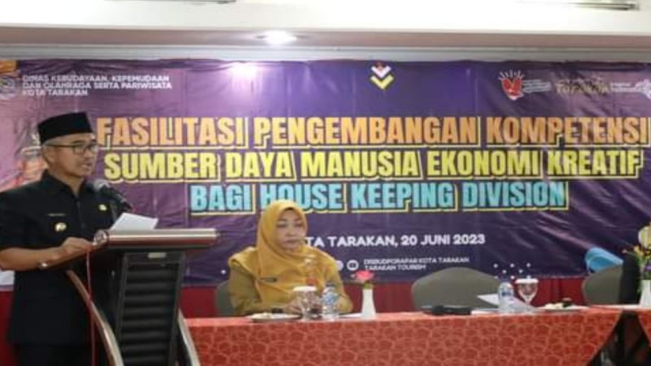 Wali Kota Tarakan Khairul membuka acara pelaksanaan program peningkatan kapasitas SDM pariwisata dan ekonomi kreatif tingkat dasar di Tarakan, Selasa (20/6/2023). ANTARA/HO-Humas Pemkot Tarakan