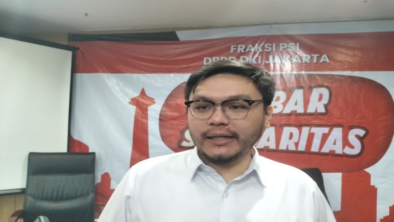 Anggota DPRD DKI Jakarta, William Aditya Sarana, saat ditemui di kantor DPRD DKI Jakarta, Selasa (20/6/2023). ANTARA / Walda