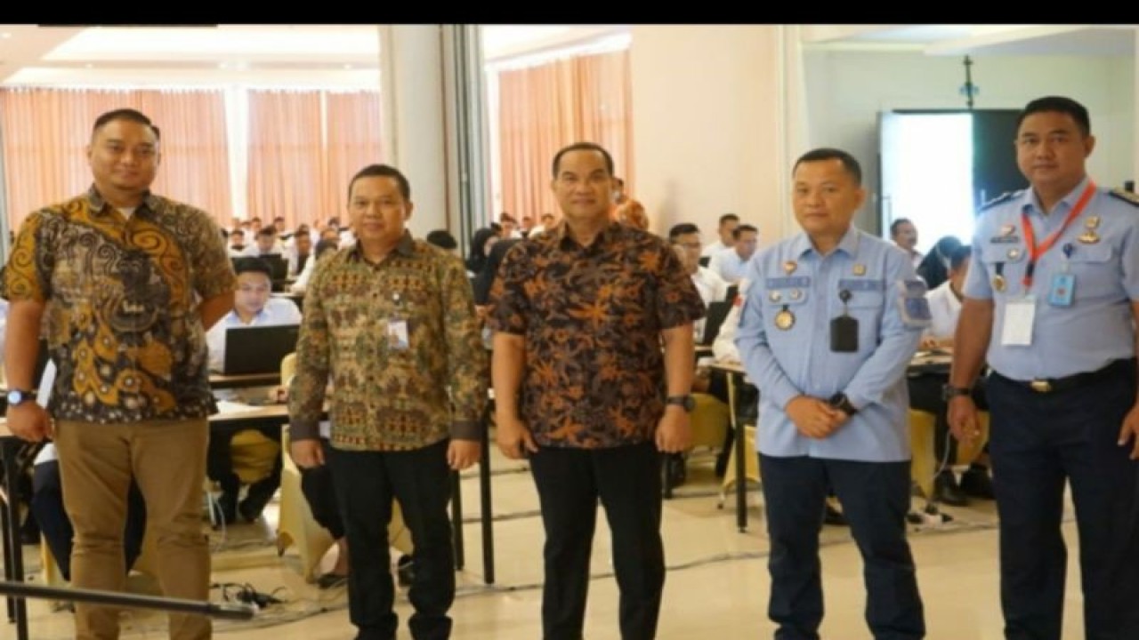Kakanwil Kemenkumham Sumsel Ilham Djaya menyemangati ribuan pegawai yang mengikuti penilaian kompetensi metode CACT (ANTARA/Yudi Abdullah/23)