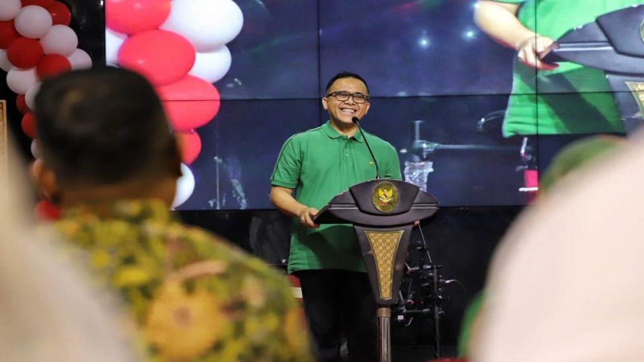 Menteri Pendayagunaan Aparatur Negara dan Reformasi Birokrasi Abdullah Azwar Anas saat memimpin Peringatan HUT ke-64 Kementerian PAN-RB di Jakarta, Kamis (27/7/2023). (ANTARA/HO-Humas Kementerian PAN-RB)