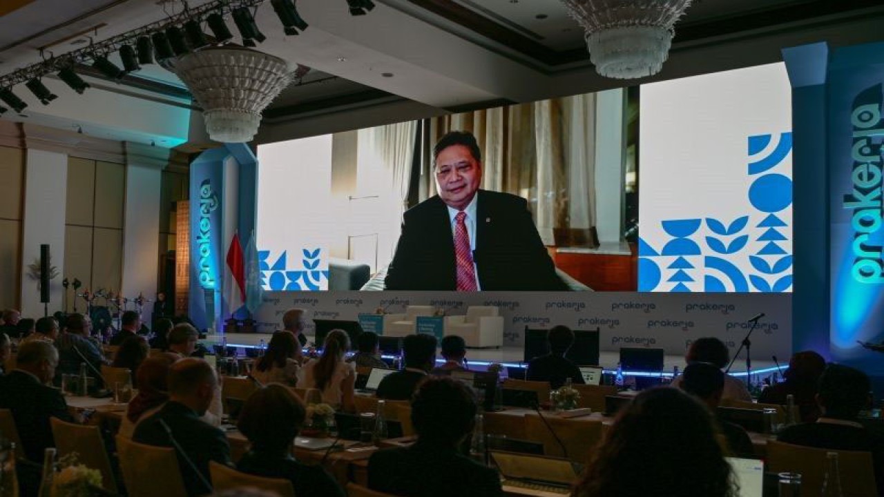 Sambutan Menteri Koordinator Bidang Perekonomian Airlangga Hartarto yang disampaikan melalui video dalam meresmikan acara Inclusive Lifelong Learning Conference (ILLC) 2023 yang diadakan di Badung, Bali, Senin (3/7/2023). ANTARA/HO-Manajemen Program Pelaksana Prakerja