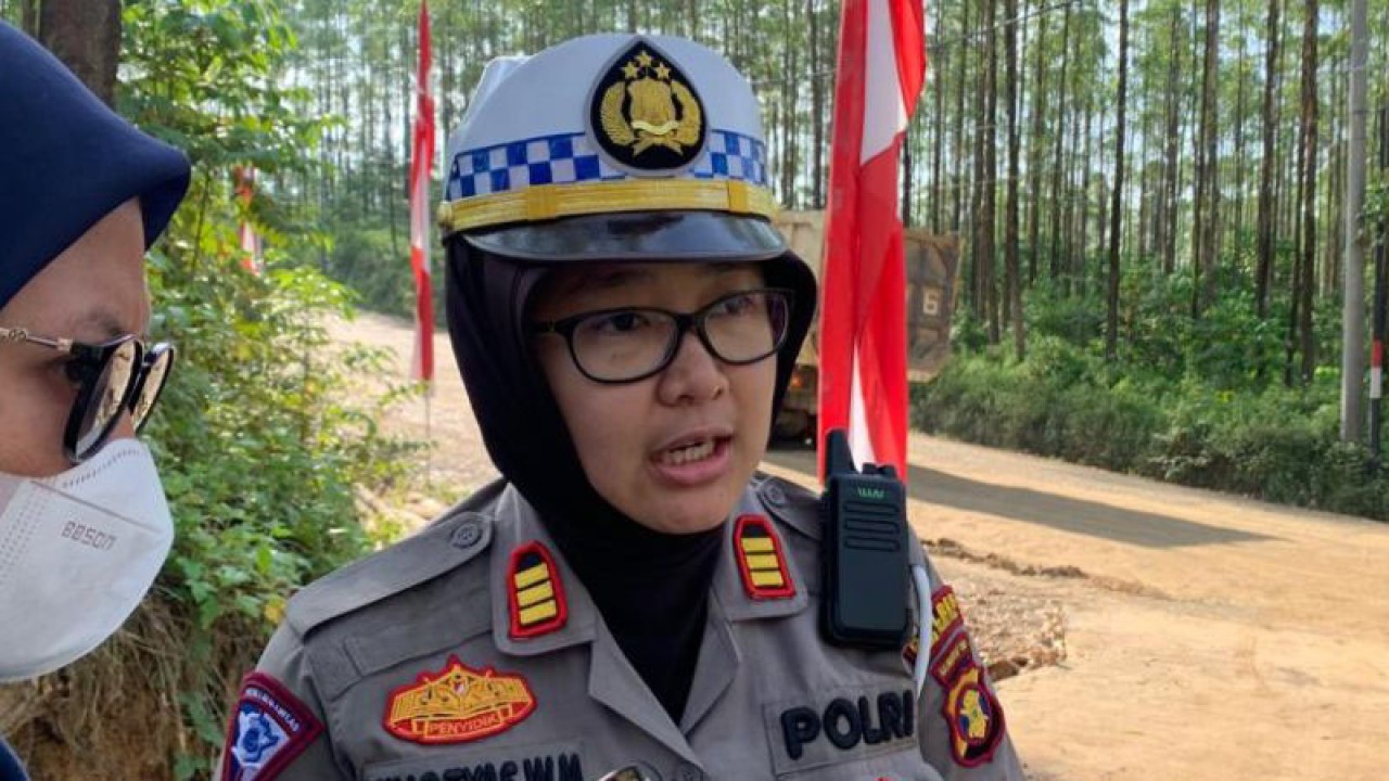 Kasat Lantas Polres Penajam Paser Utara, Kalimantan Timur AKP Ning Tyas Widyas Mita (ANTARA/Nyaman Bagus Purwaniawan)