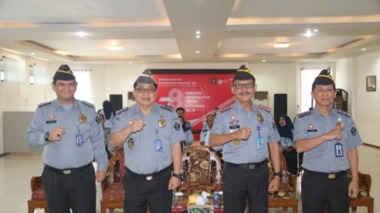 Kepala Kemenkumham Kalsel Faisol Ali bersama jajaran saat para Kepala Divisi sebagai Ketua Pokja UPP . (ANTARA/Firman)