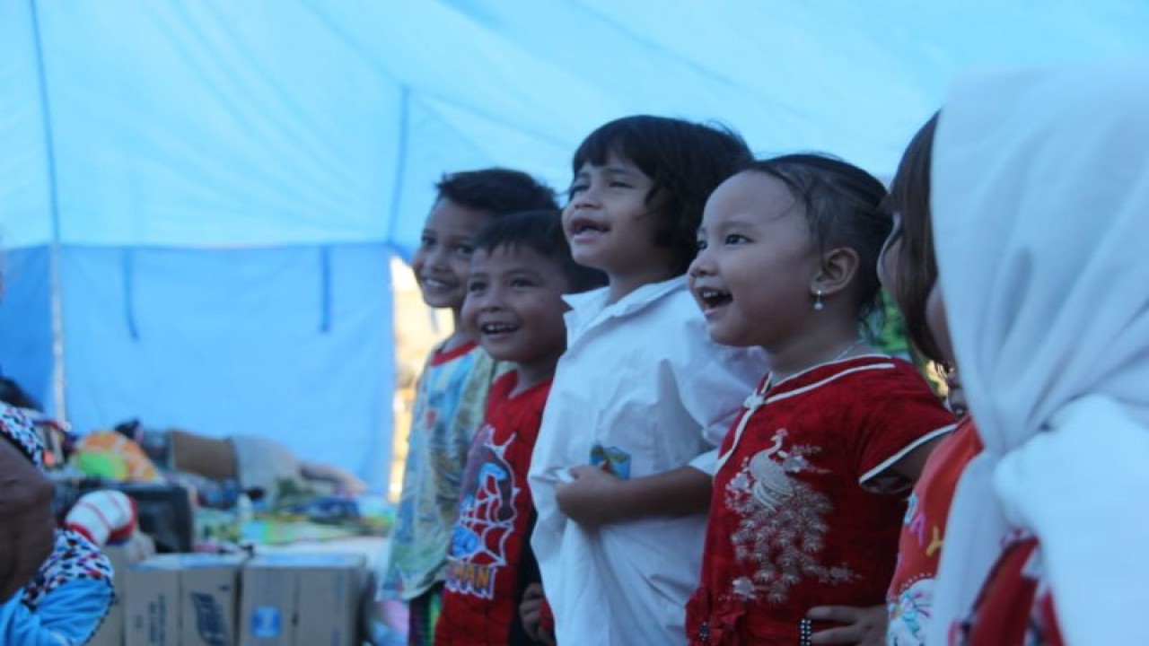 Anak-anak bermain dan berkumpul bersama. (ANTARA/HO-Save The Children)