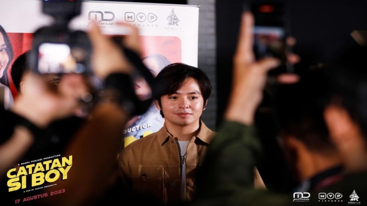 Aktor Angga Yunanda, pemeran Boy di film "Catatan Si Boy" yang akan tayang mulai 17 Agustus 2023. (ANTARA/Instagram @filmcatatansiboy)