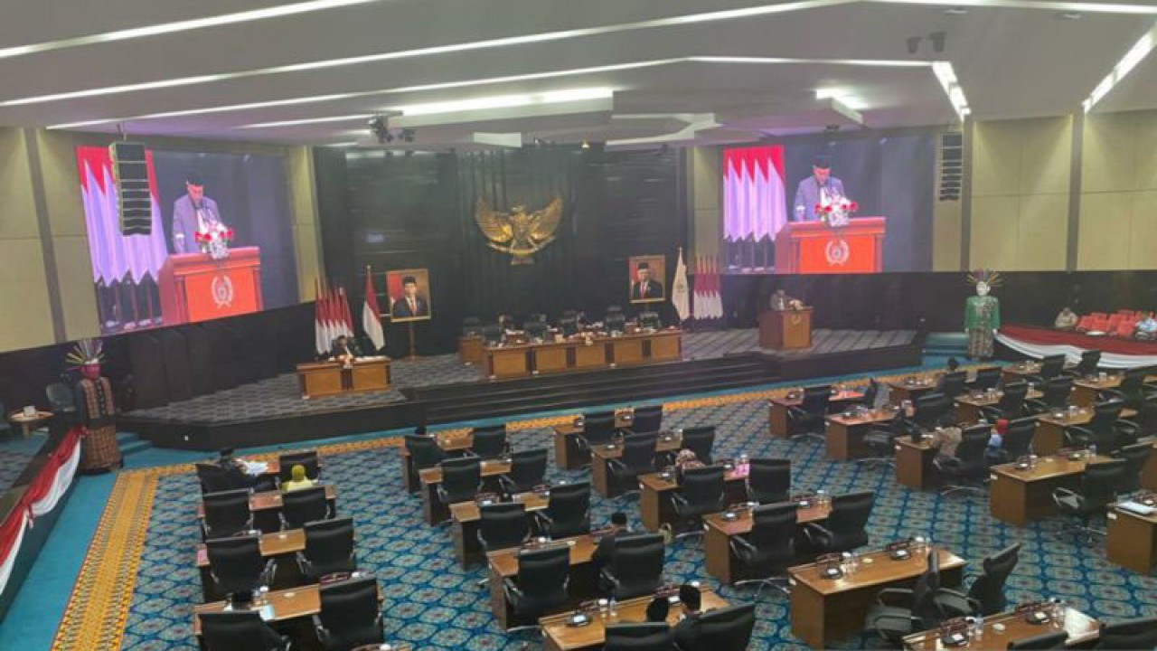 Suasana penyampaian Pertanggungjawaban Pelaksanaan APBD (P2APBD) di Balai Kota, Jakarta, Senin (24/7/2023). ANTARA/Luthfia Miranda Putri