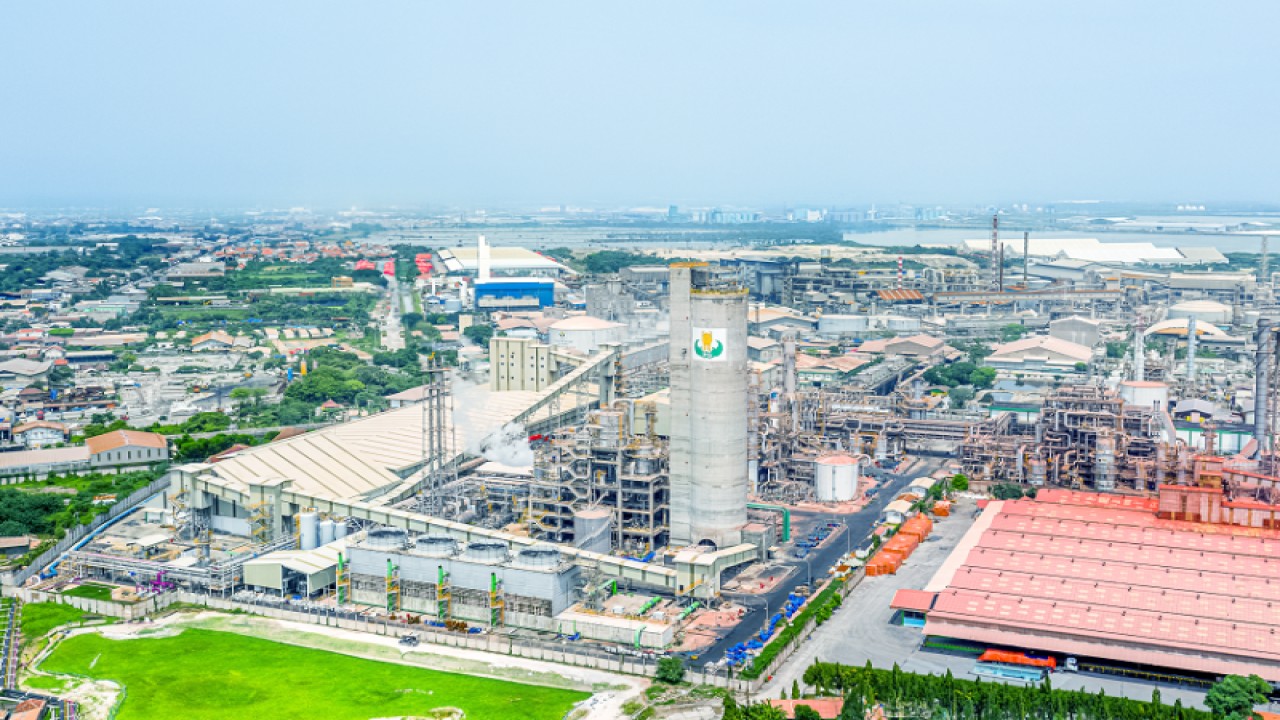 Area pabrik pupuk di kawasan industri PT Petrokimia Gresik. ANTARA/HO-Petrokimia Gresik