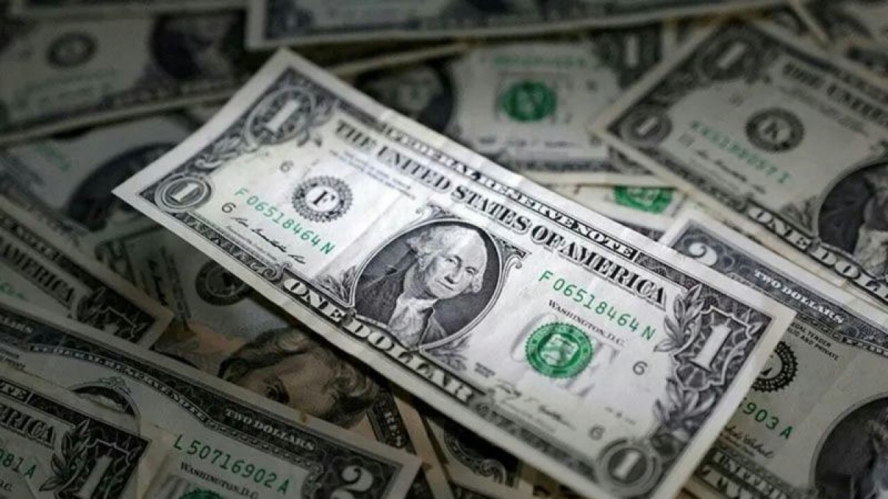 Arsip foto - Uang kertas dolar AS terlihat dalam ilustrasi ini diambil 10 Maret 2023. ANTARA/REUTERS/Dado Ruvic/pri.