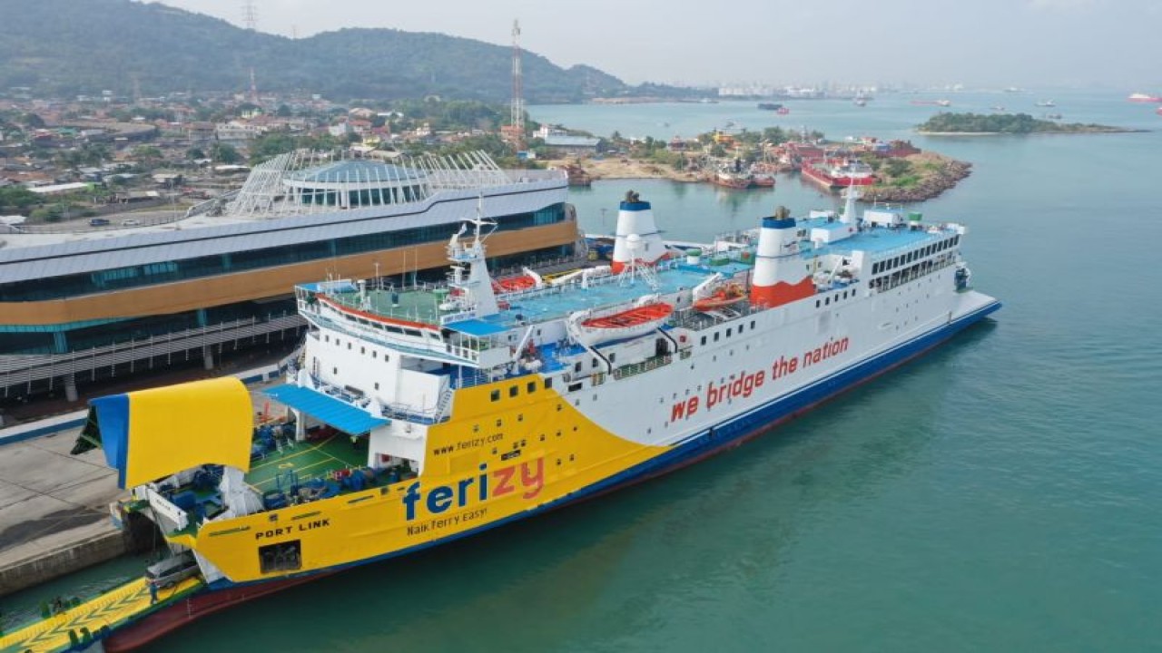PT Angkutan Sungai Danau dan Penyeberangan (ASDP) Cabang Utama Merak pada arus balik H+3 Iduladha 1444 Hijriah atau Minggu (2/7) menyeberangkan sebanyak 53.692 orang menuju Pelabuhan Bakauheni, Lampung ANTARA/HO-ASDP
