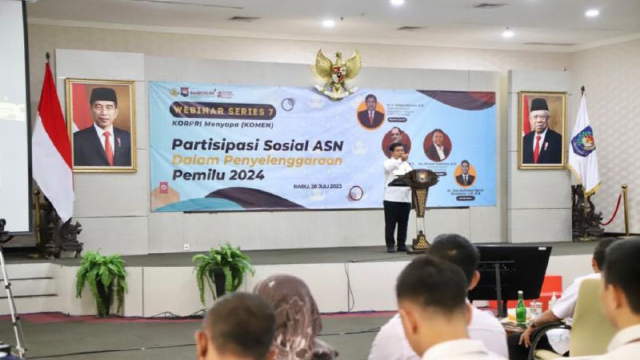 Sekretaris Jenderal Kemendagri Suhajar Diantoro pada Webinar Series 7 Korpri Menyapa (Komen) bertajuk "Partisipasi Sosial ASN dalam Penyelenggaraan Pemilu 2024" di Gedung F Kantor Pusat Kemendagri, Rabu (26/7/2023). ANTARA/HO-Puspen Kementerian Dalam Negeri.