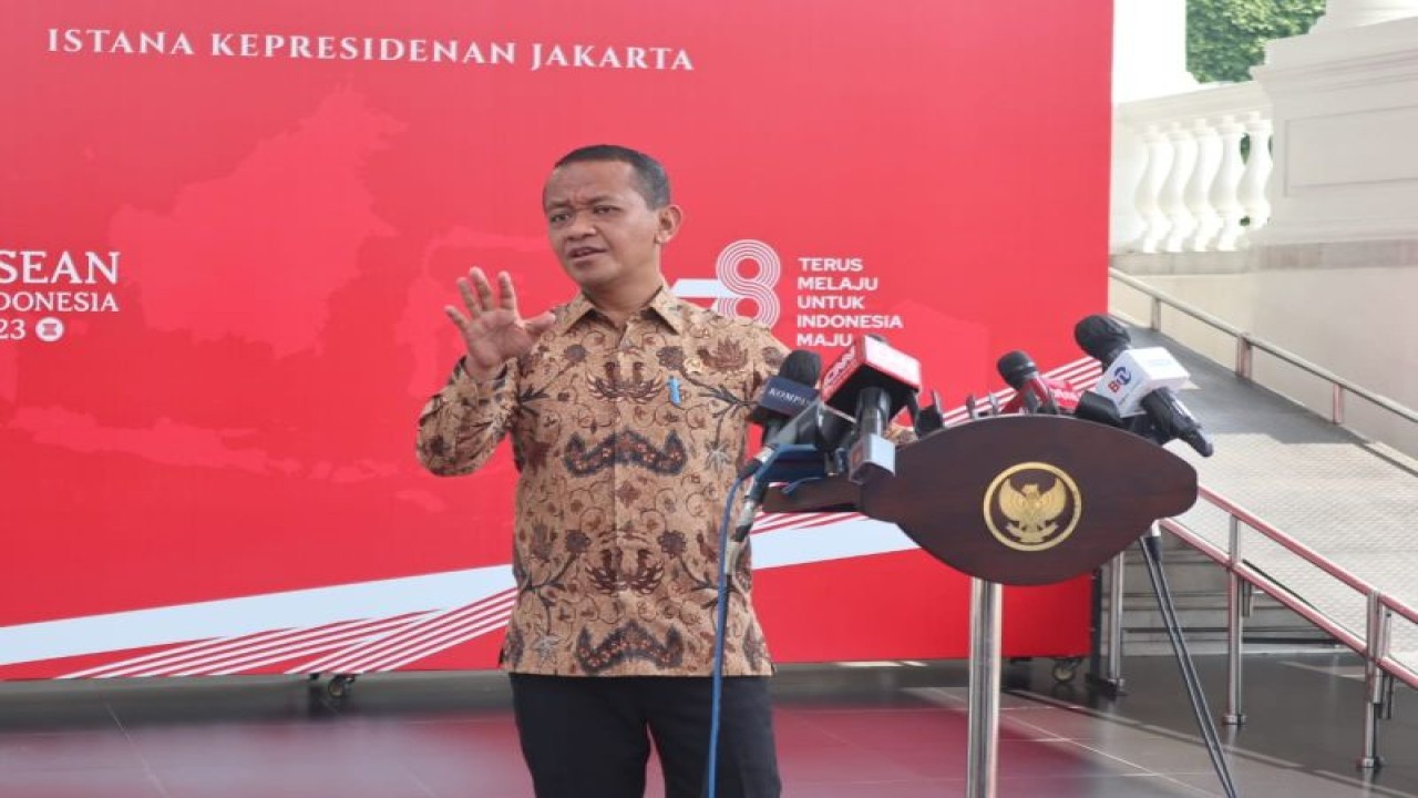Menteri Investasi/Kepala Badan Koordinasi Penanaman Modal (BKPM) Bahlil Lahadalia memberikan keterangan pers di Kompleks Istana Kepresidenan, Jakarta, Senin (31/7/2023). ANTARA/Desca Lidya Natalia