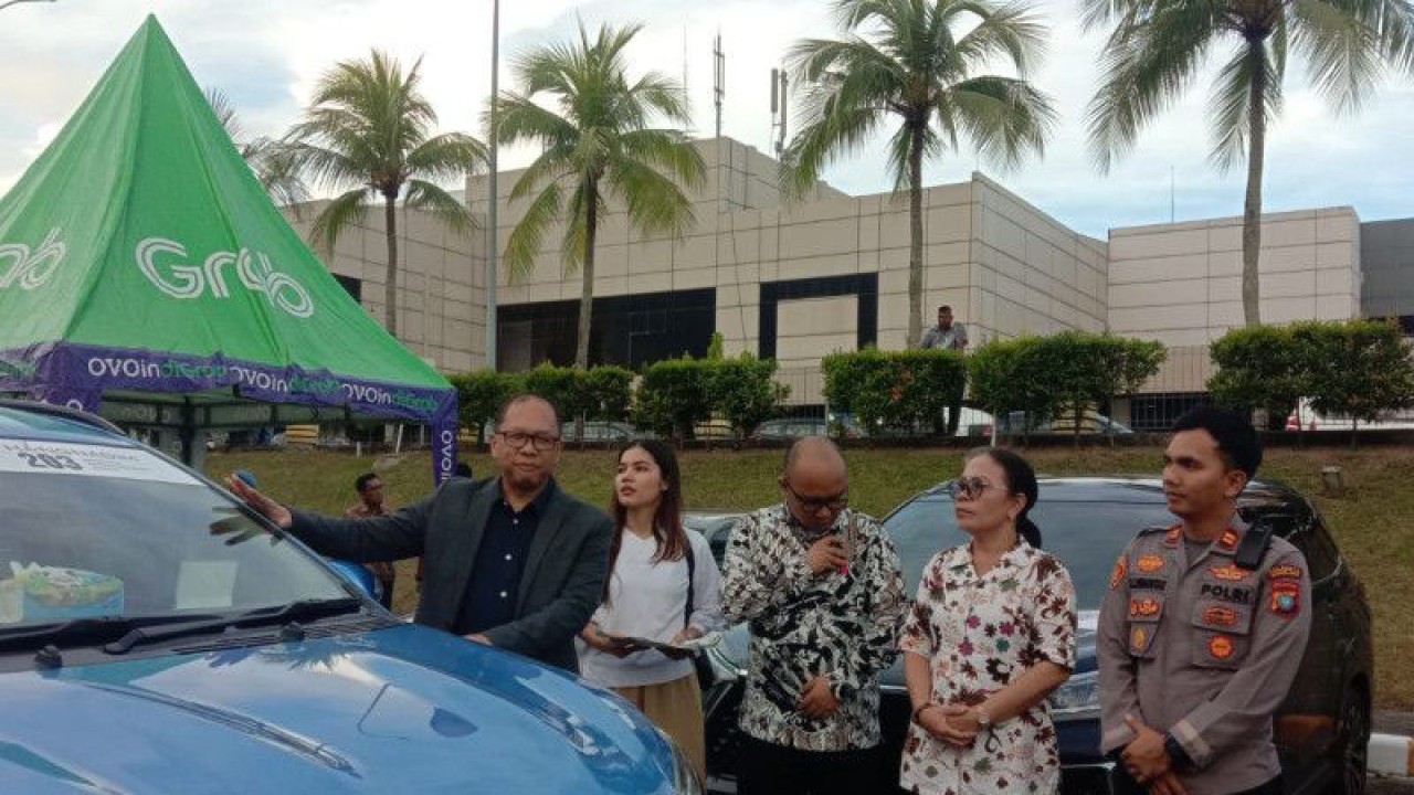 Peresmian pengoperasian taksi daring di Bandara Hang Nadim Batam. (ANTARA/Yude)