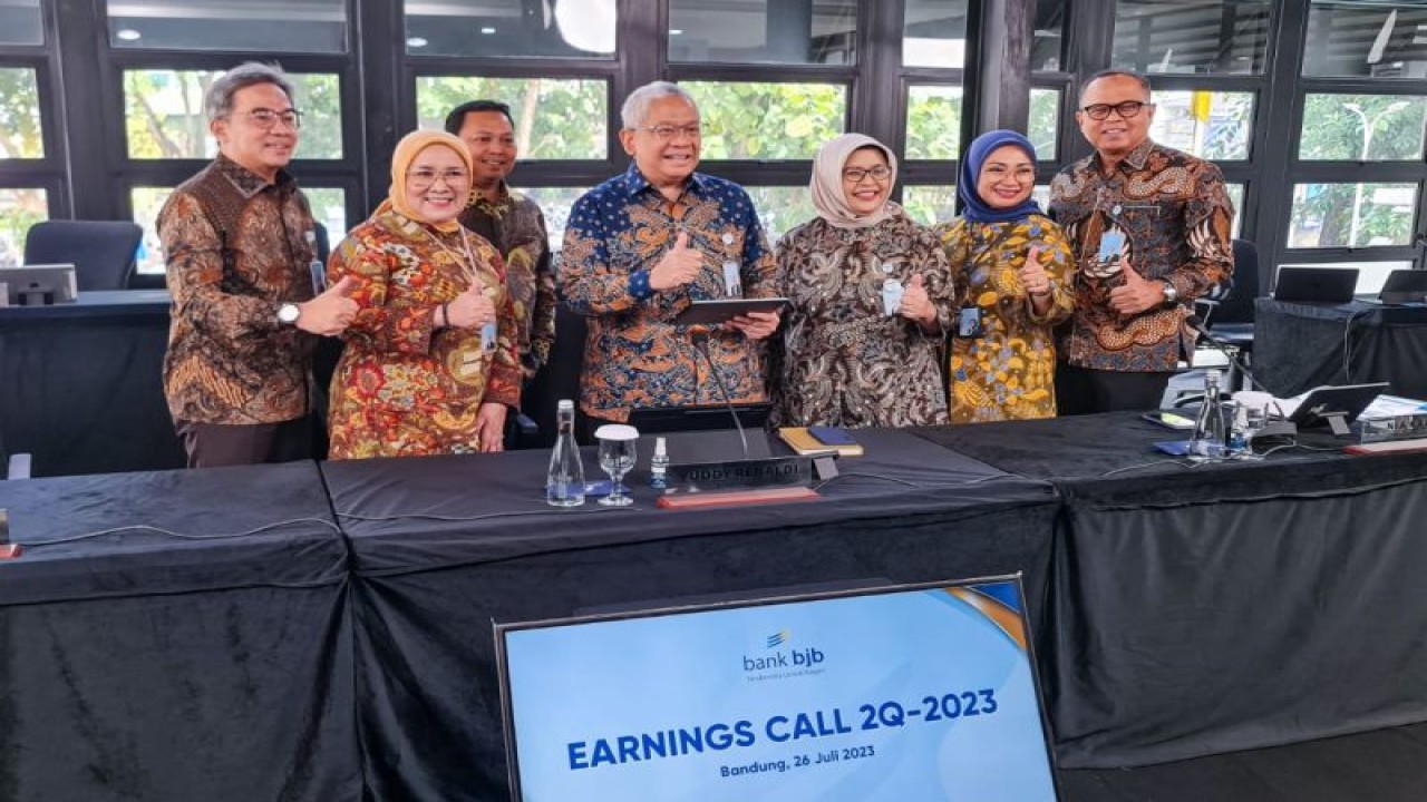 Direktur Utama Bank BJB, Yuddy Renaldi, pada acara paparan "earning call 2nd quarter 2023, di Kota Bandung, Rabu (26/7/2023). (ANTARA/HO-Humas BJB)