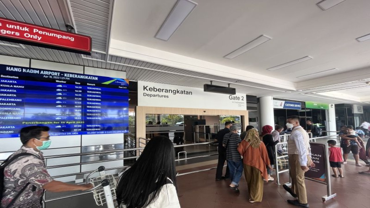 Situasi pintu keberangkatan Bandara Hang Nadim Kota Batam, Kepri (ANTARA/Jessica)