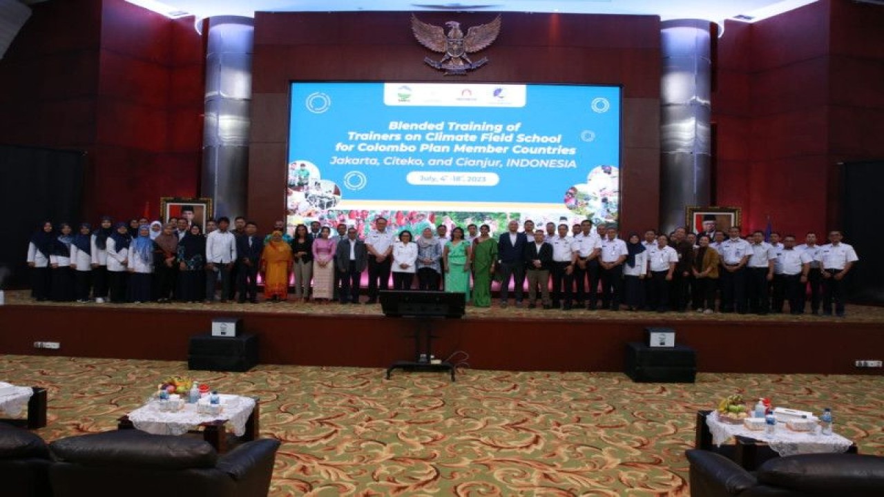 Acara Blended Training of Trainers on Climate Field School for Colombo Plan Member Countries di Jakarta, Senin (10/7/2023). (ANTARA/HO-BMKG)